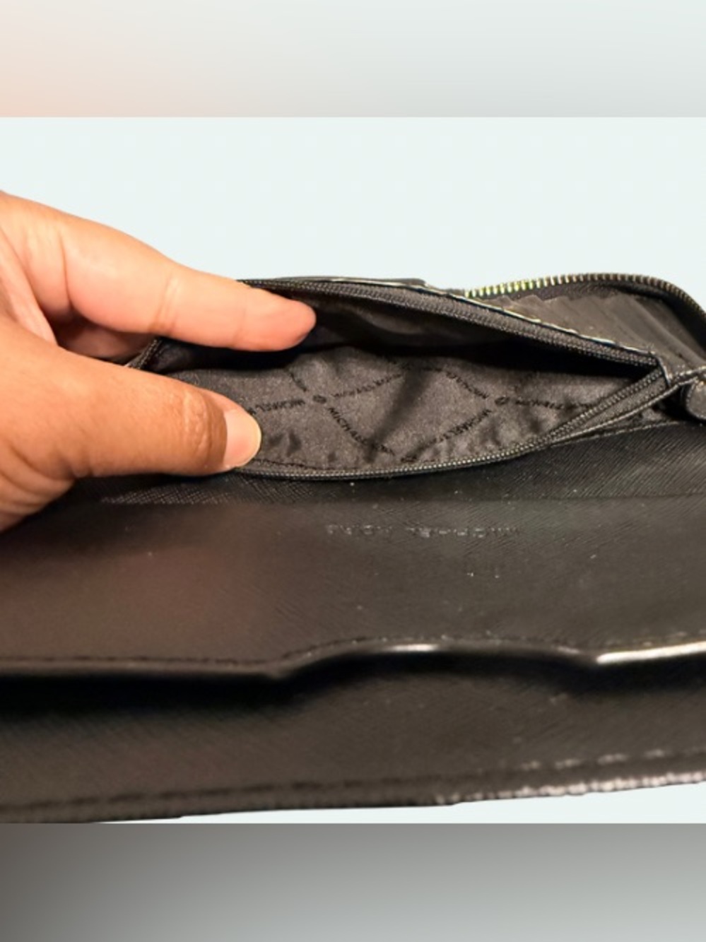MICHAEL KORS Zip-Around Wristlet Wallet Black - Picture 4 of 6